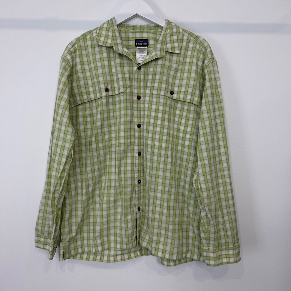 Patagonia Mens Large Green Plaid Long Sleeve Button Down Fishing Hiking Shirt